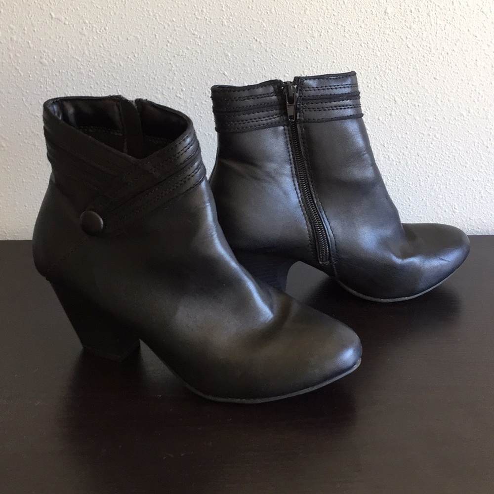 Jaclyn Smith Ankle Bootie Boots 8 Black Zippered